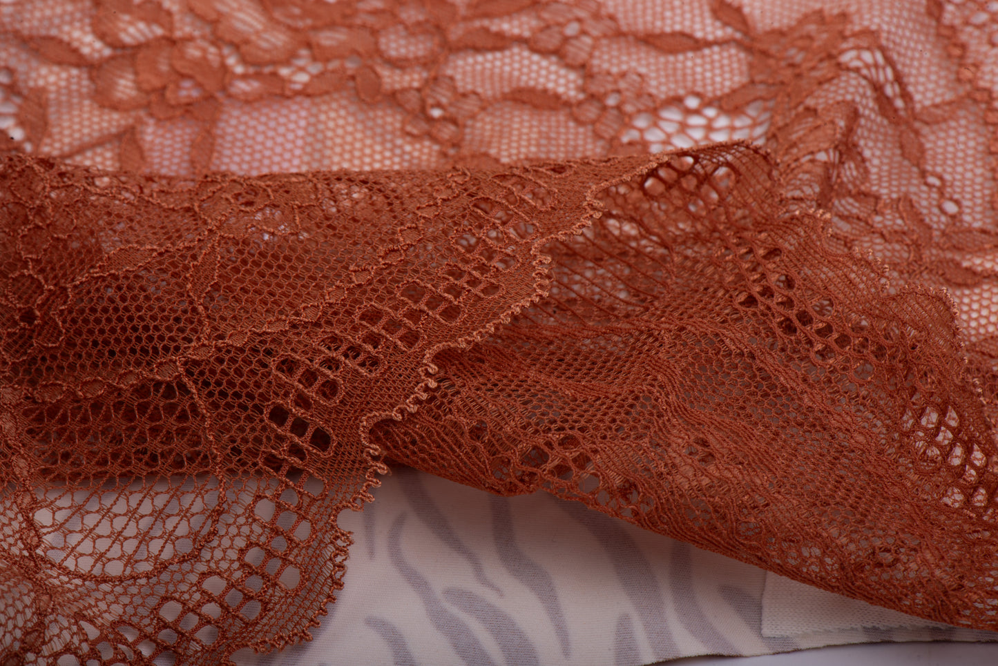 Slip mit Leopardenmuster und Spitze