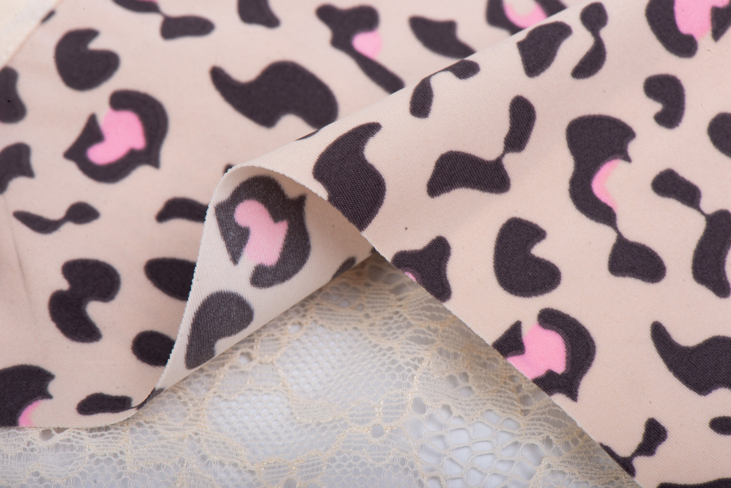 Slip mit Leopardenmuster und Spitze 