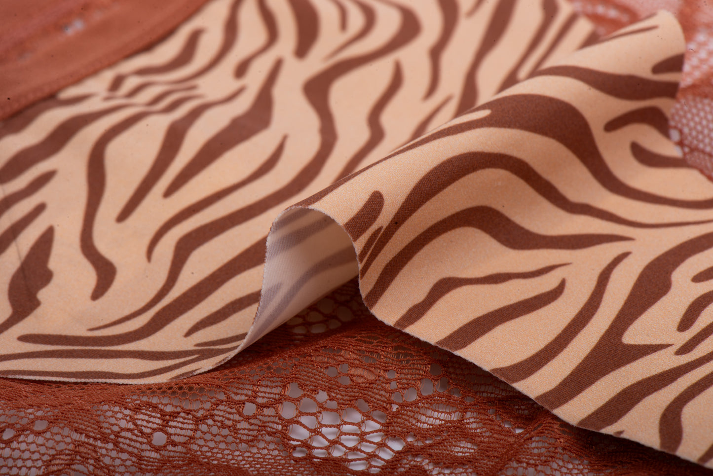 Slip mit Leopardenmuster und Spitze 