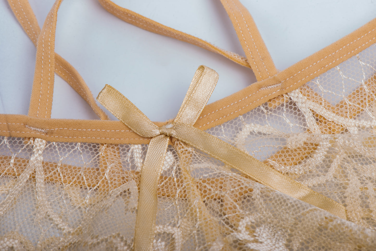 Lot de 5 tangas rayés à taille en dentelle, invisibles, style bikini.